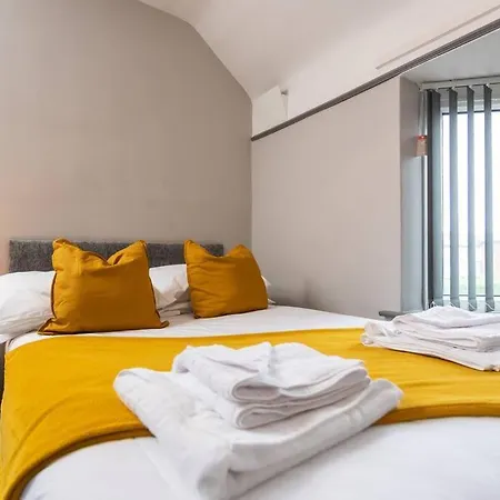 Stylish House - Close To Centre - Free Parking, Super-fast Wifi And Smart Tvs By Yoko