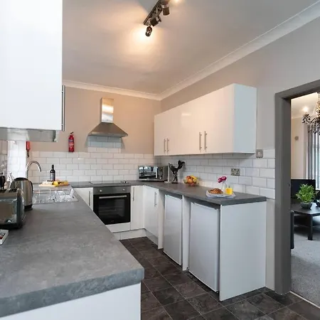 Stylish House - Close To Centre - Free Parking, Super-fast Wifi And Smart Tvs By Yoko *