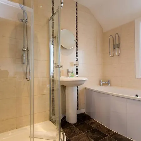 Stylish House - Close To Centre - Free Parking, Super-fast Wifi And Smart Tvs By Yoko 度假居 *