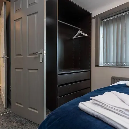 Stylish House - Close To Centre - Free Parking, Super-fast Wifi And Smart Tvs By Yoko Дом отдыха